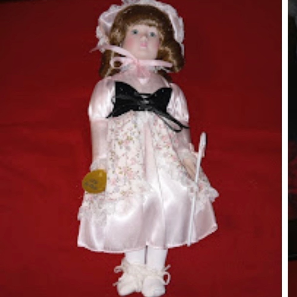 1989 INTERNATIONAL COLLECTORS SOCIETY LITTLE BO PEEP PORCELAIN DOLL!